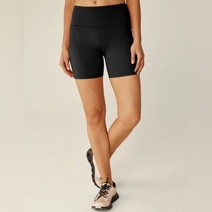 Beyond Yoga Women’s POWERBEYOND Strive Biker Short in Black NEW WITH TAGS! NWT